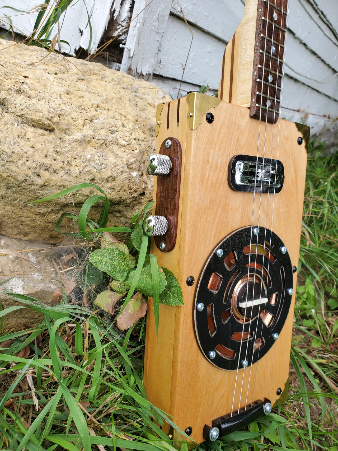 Nebraska, Creighton, Hummingbird Guitars, Jesse Thomas