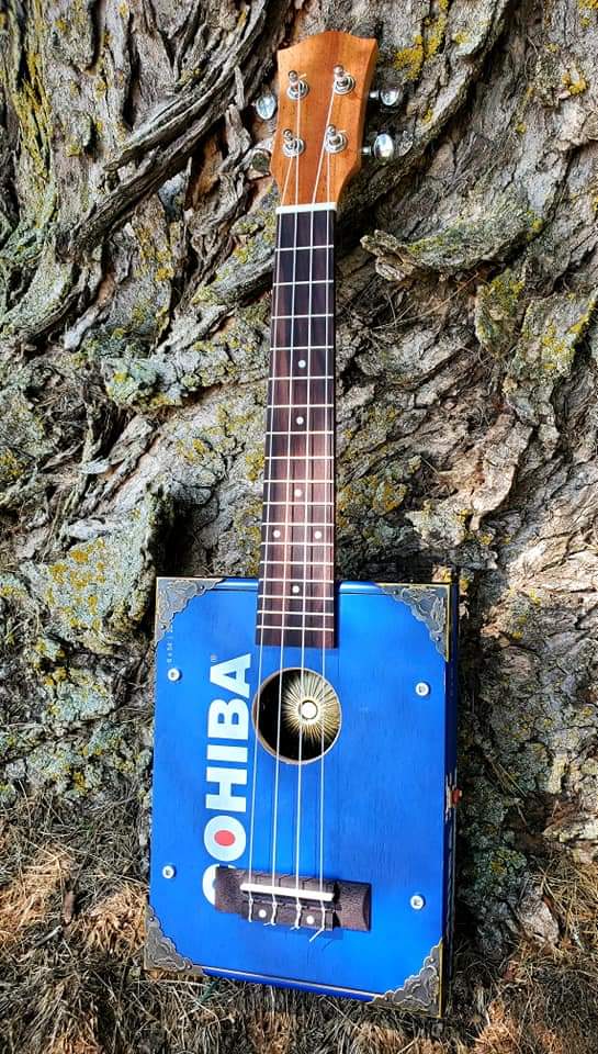 Nebraska, Creighton, Hummingbird Guitars, Jesse Thomas