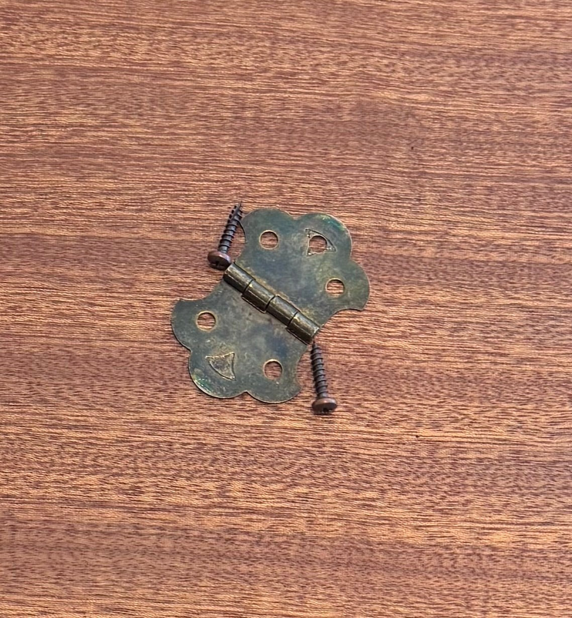 3-String Antique Brass Hinge Style Tailpiece